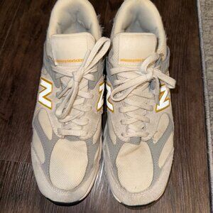NEW BALANCE SNEAKERS